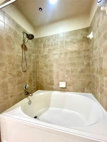 2400 Mccue Road 326, Houston, TX 77056