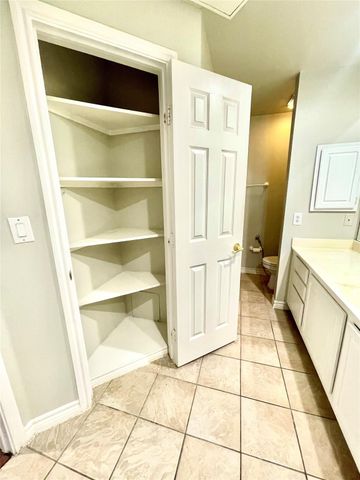 2400 Mccue Road 326, Houston, TX 77056