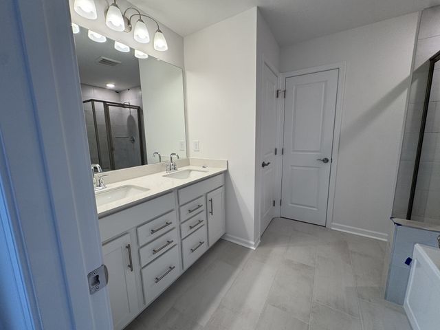 215 Land Breeze Dr, La Vergne, TN 37086