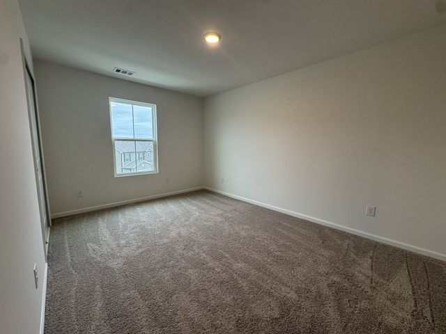 215 Land Breeze Dr, La Vergne, TN 37086