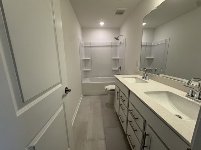 215 Land Breeze Dr, La Vergne, TN 37086