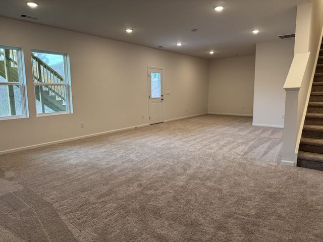 215 Land Breeze Dr, La Vergne, TN 37086