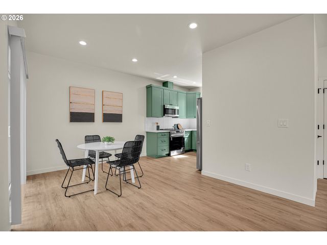8077 Se Carlton St, Portland, OR 97206