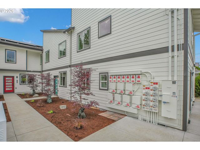 8077 Se Carlton St, Portland, OR 97206