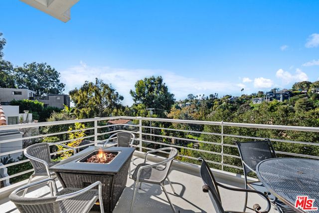 477 Upper Mesa Road, Santa Monica, CA 90402