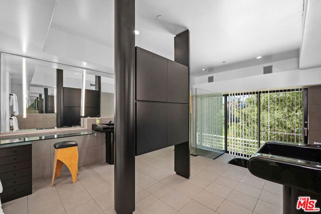 477 Upper Mesa Road, Santa Monica, CA 90402