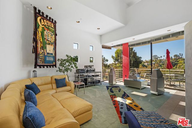 477 Upper Mesa Road, Santa Monica, CA 90402