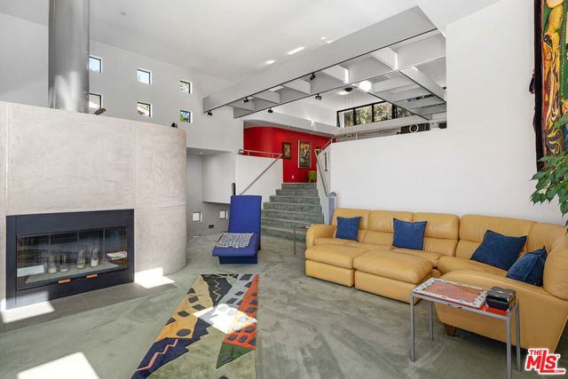 477 Upper Mesa Road, Santa Monica, CA 90402