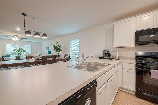 724 Cedar Gate Lane, La Marque, TX 77568