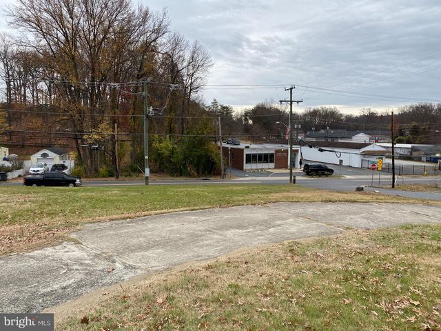 4002 POST ST, Triangle, VA 22172
