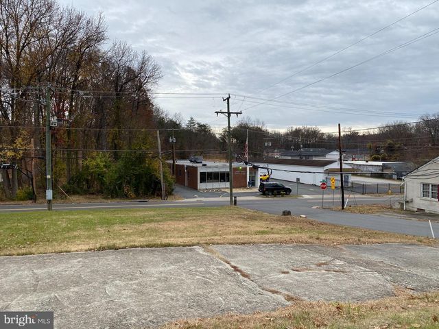 4002 POST ST, Triangle, VA 22172