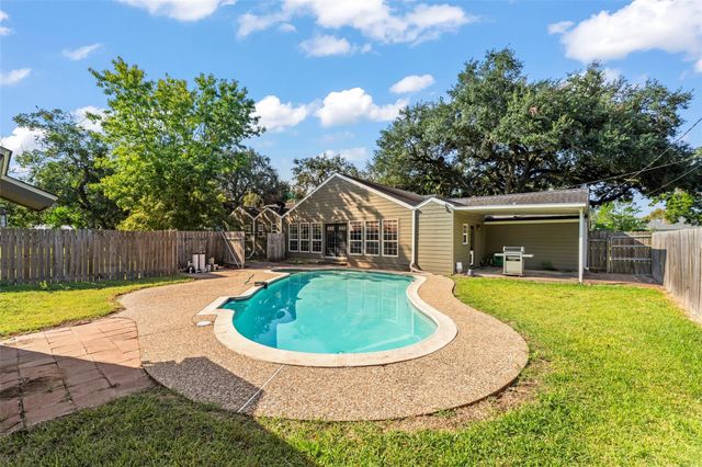 815 Merry Lane, Wharton, TX 77488