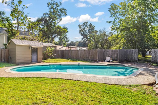 815 Merry Lane, Wharton, TX 77488