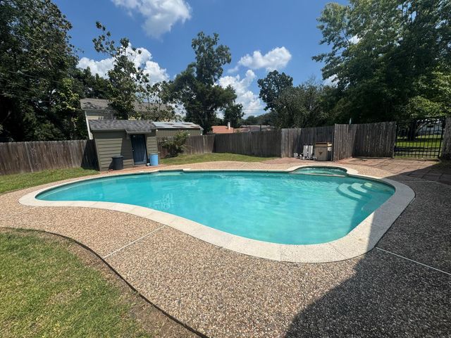 815 Merry Lane, Wharton, TX 77488