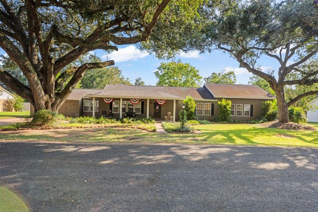 815 Merry Lane, Wharton, TX 77488