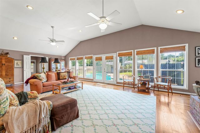 815 Merry Lane, Wharton, TX 77488