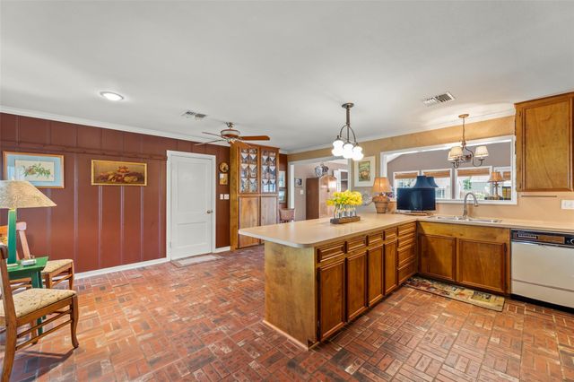 815 Merry Lane, Wharton, TX 77488