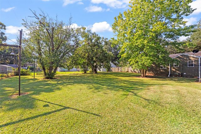 815 Merry Lane, Wharton, TX 77488