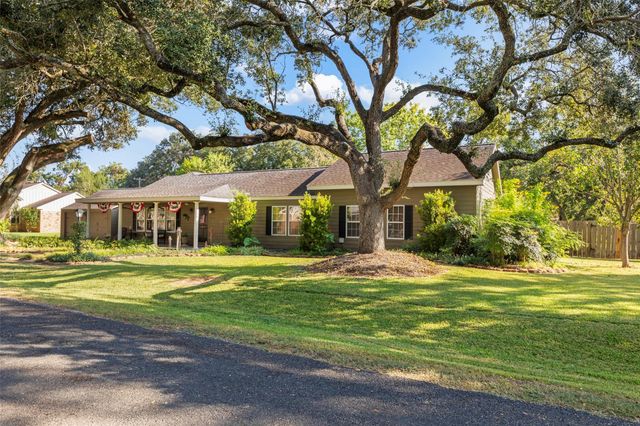 815 Merry Lane, Wharton, TX 77488