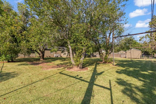 815 Merry Lane, Wharton, TX 77488