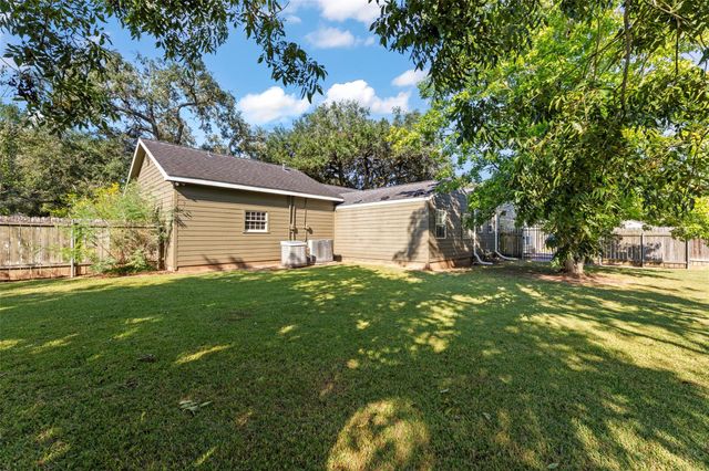 815 Merry Lane, Wharton, TX 77488