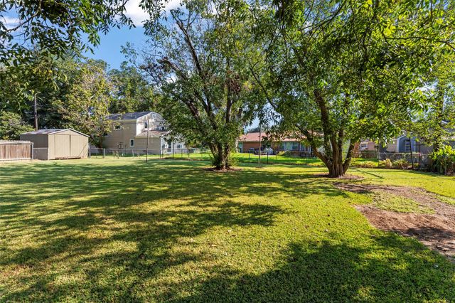 815 Merry Lane, Wharton, TX 77488