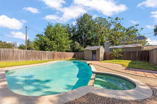 815 Merry Lane, Wharton, TX 77488