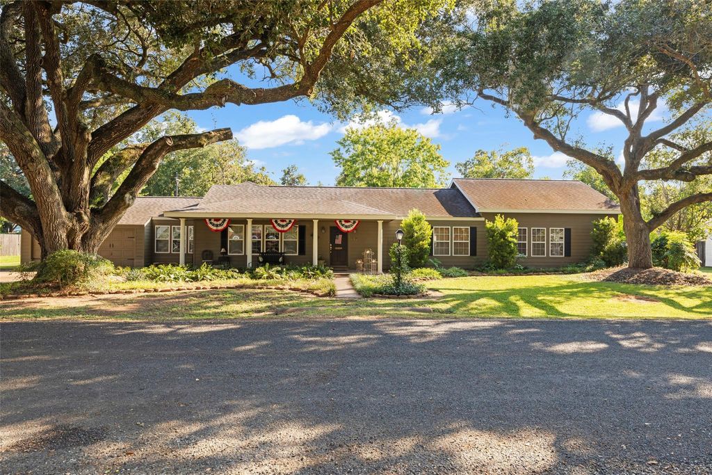 815 Merry Lane, Wharton, TX 77488
