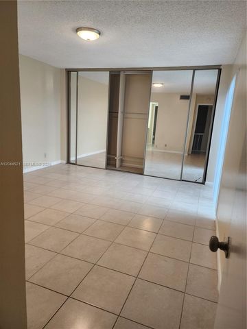 2148 White Pine Cir A, Green Acres, FL 33415