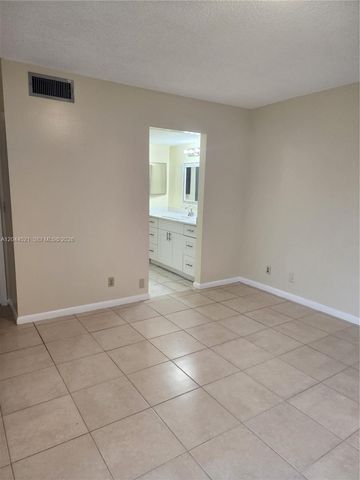 2148 White Pine Cir A, Green Acres, FL 33415