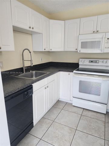 2148 White Pine Cir A, Green Acres, FL 33415