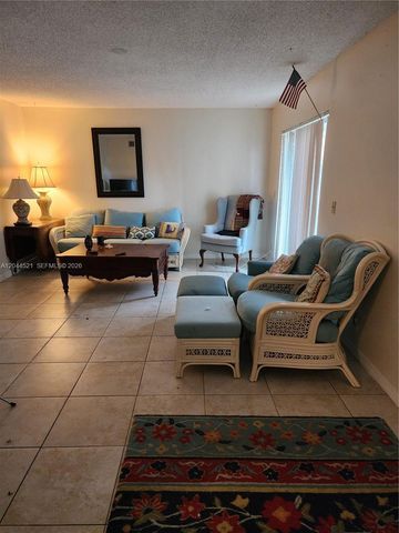 2148 White Pine Cir A, Green Acres, FL 33415