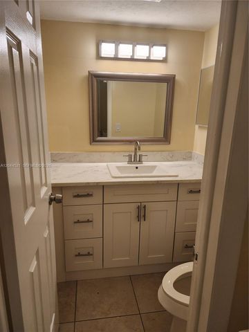 2148 White Pine Cir A, Green Acres, FL 33415
