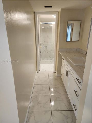 2148 White Pine Cir A, Green Acres, FL 33415