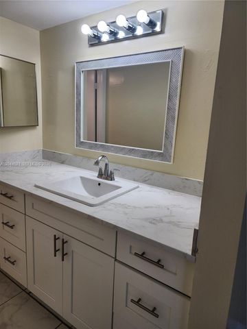2148 White Pine Cir A, Green Acres, FL 33415