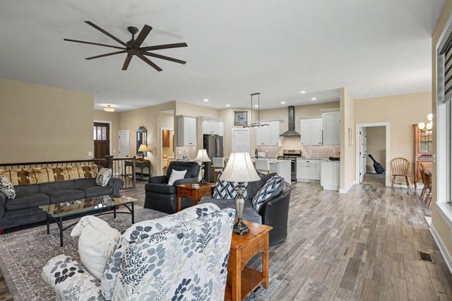 2703 BRISTOL LAKE DR, Columbia, MO 65201