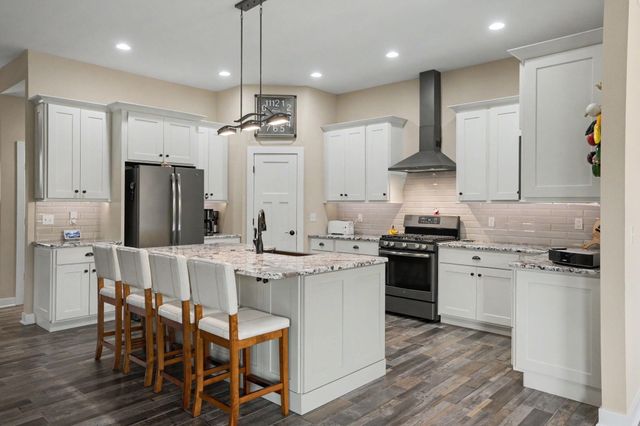 2703 BRISTOL LAKE DR, Columbia, MO 65201