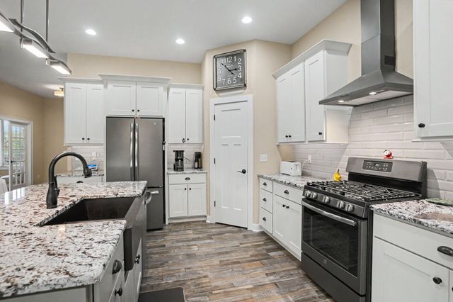 2703 BRISTOL LAKE DR, Columbia, MO 65201