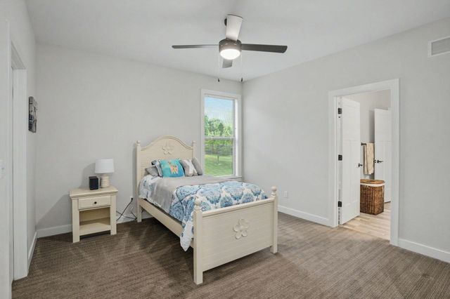2703 BRISTOL LAKE DR, Columbia, MO 65201