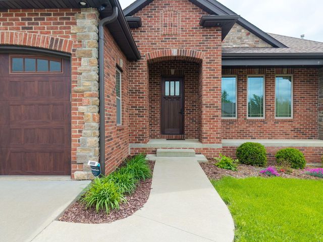 2703 BRISTOL LAKE DR, Columbia, MO 65201
