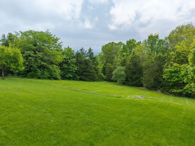 2703 BRISTOL LAKE DR, Columbia, MO 65201
