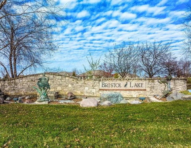 2703 BRISTOL LAKE DR, Columbia, MO 65201