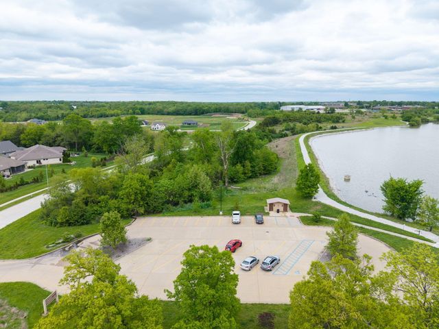2703 BRISTOL LAKE DR, Columbia, MO 65201