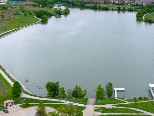 2703 BRISTOL LAKE DR, Columbia, MO 65201