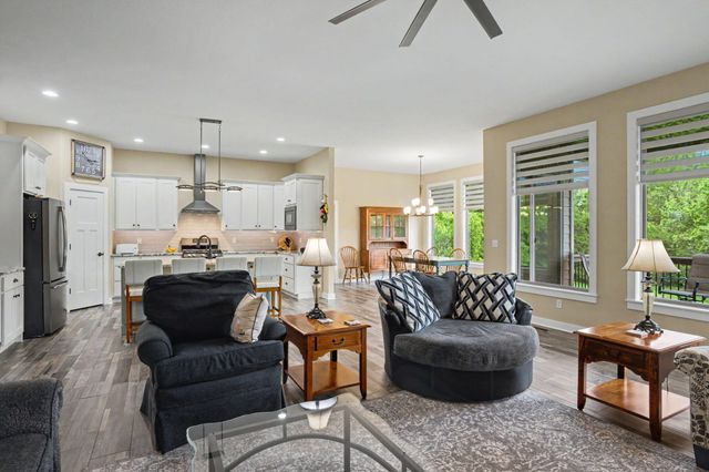 2703 BRISTOL LAKE DR, Columbia, MO 65201