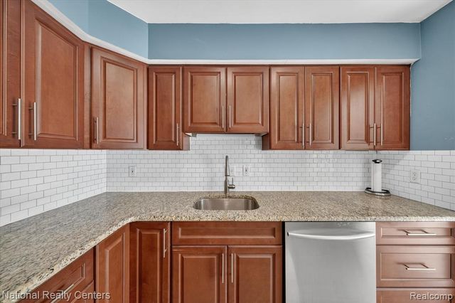 24825 Olde Orchard Street, Novi, MI 48375