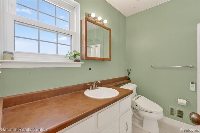 24825 Olde Orchard Street, Novi, MI 48375