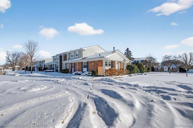 24825 Olde Orchard Street, Novi, MI 48375