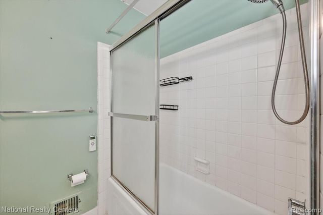 24825 Olde Orchard Street, Novi, MI 48375