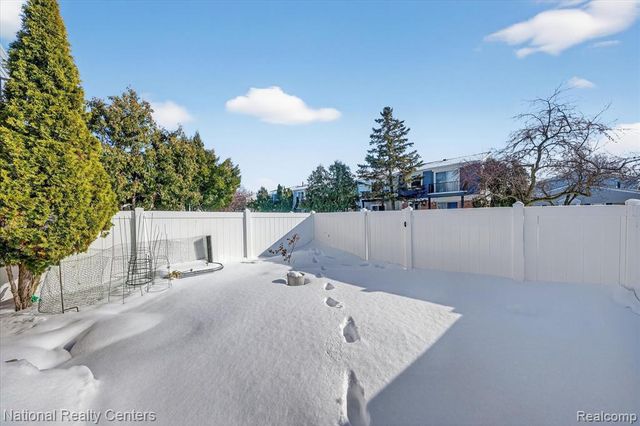 24825 Olde Orchard Street, Novi, MI 48375